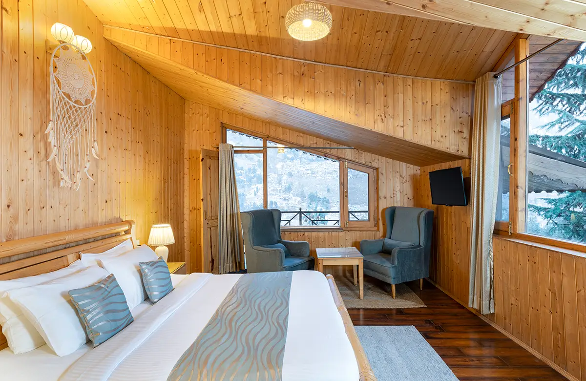 luxurious-attic-room-in-manali