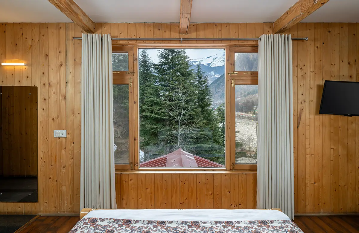 view-from-the-nook-shobla-pine-chalet-manali